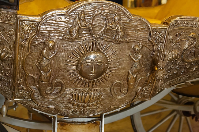 Gwalior-Jaivilas palace-013